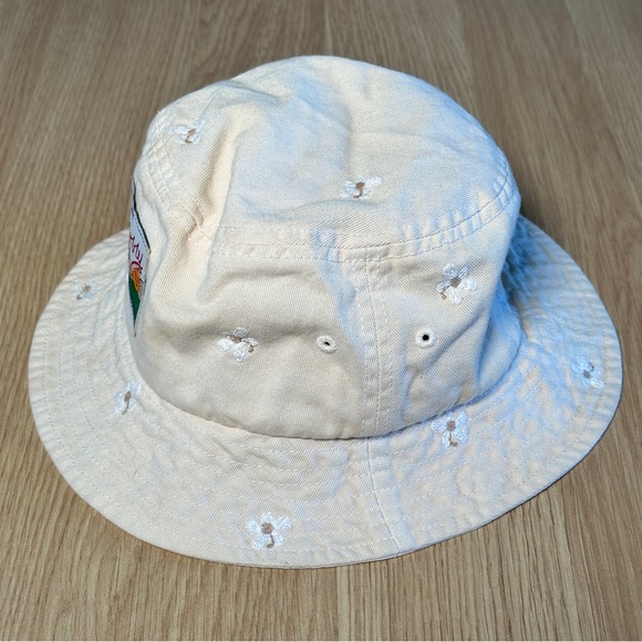 RARE Cherry LA Mountain Wear Bucket Hat in blush - Picture 6 of 8
